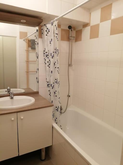 Ferienwohnung Fadil Valenciennes Exterior foto